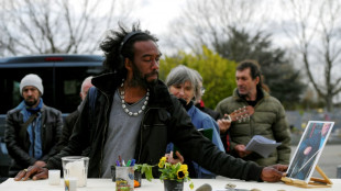 Enterrer dignement les morts de la rue: mission de "Goutte de vies" &agrave; Toulouse