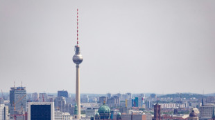 Ger&auml;umter F&uuml;nfgeschosser in Berlin-Mitte: Einsturzgef&auml;hrdetes Dach stabilisiert