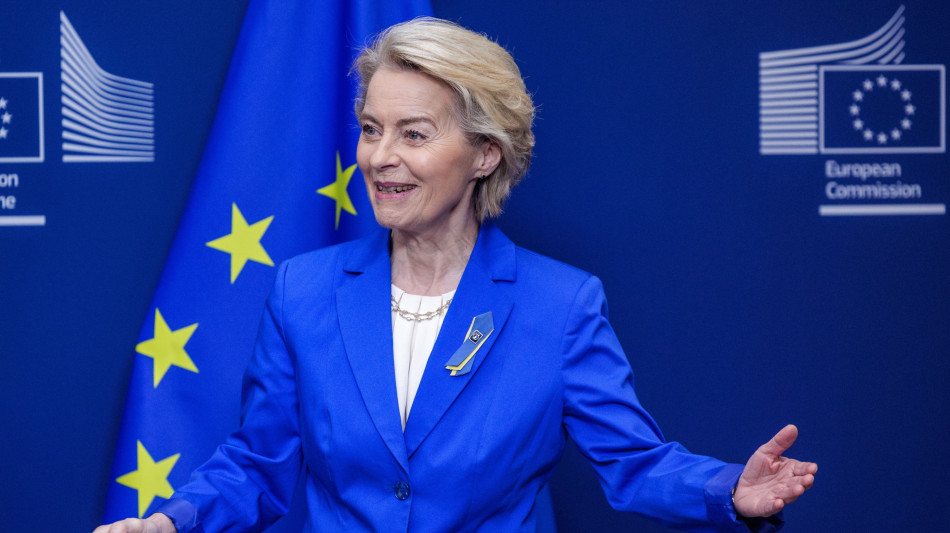 L'Ue sospende per 90 giorni i dazi contro gli Usa