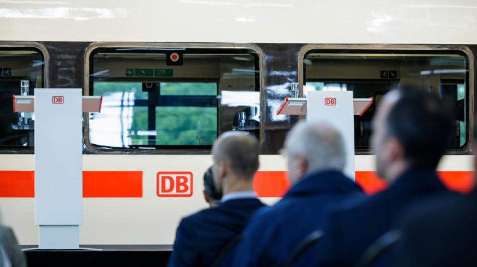 Bahn stellt Regional- und Fernverkehr in Norddeutschland vor&uuml;bergehend ein