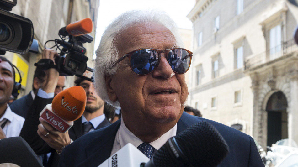 Furto nella villa di Denis Verdini, rubati oggetti preziosi