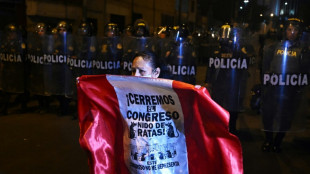 P&eacute;rou: le Parlement entretient le suspense, la mobilisation continue
