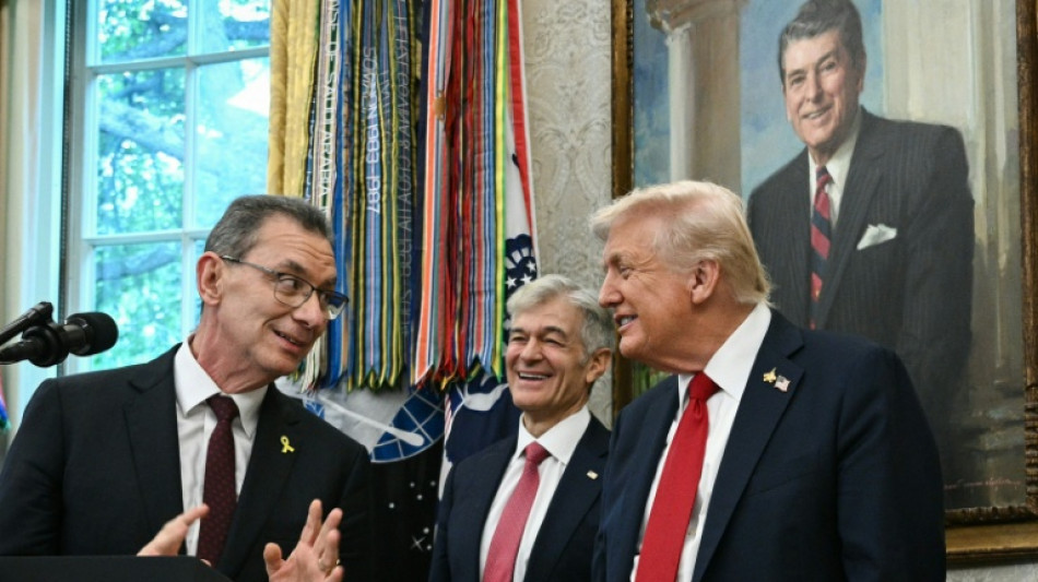 Trump annonce un accord avec Pfizer pour baisser le prix de certains médicaments aux Etats-Unis