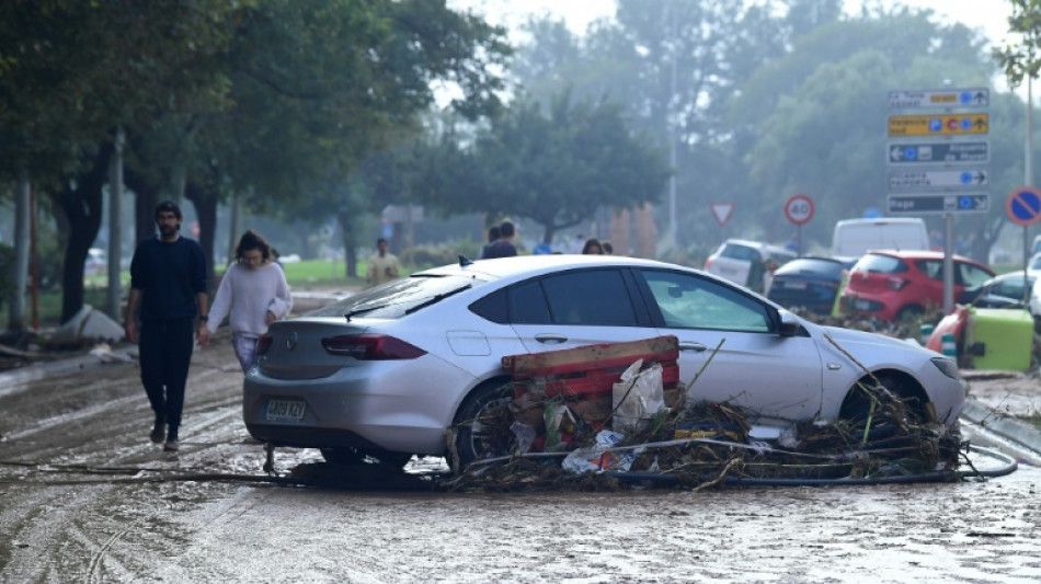 Residentes at&oacute;nitos y rescatistas desbordados ante las inundaciones en Espa&ntilde;a