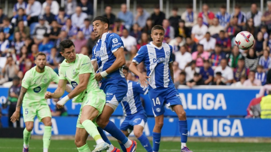 Espagne: le Bar&ccedil;a se relance face &agrave; Alav&eacute;s avec un tripl&eacute; de Lewandowski
