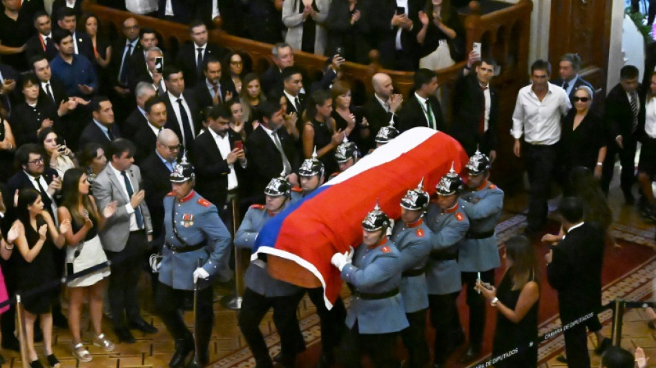 Chilenos se despedem do ex-presidente Pi&ntilde;era