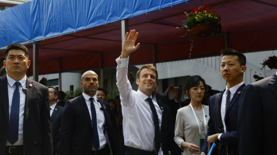 Chine: Macron &agrave; la rencontre d'&eacute;tudiants chinois &agrave; Canton