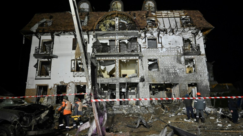 Ukraine: au moins 13 bless&eacute;s dans une frappe russe sur un h&ocirc;tel &agrave; Kharkiv 