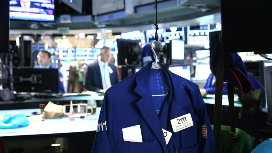 Wall Street finit contrast&eacute;e, nouveaux records pour Nasdaq et S&P 500