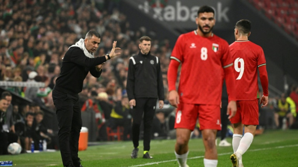 L'entraîneur de l'équipe de foot palestinienne conseillé par sa mère, depuis une tente à Gaza 