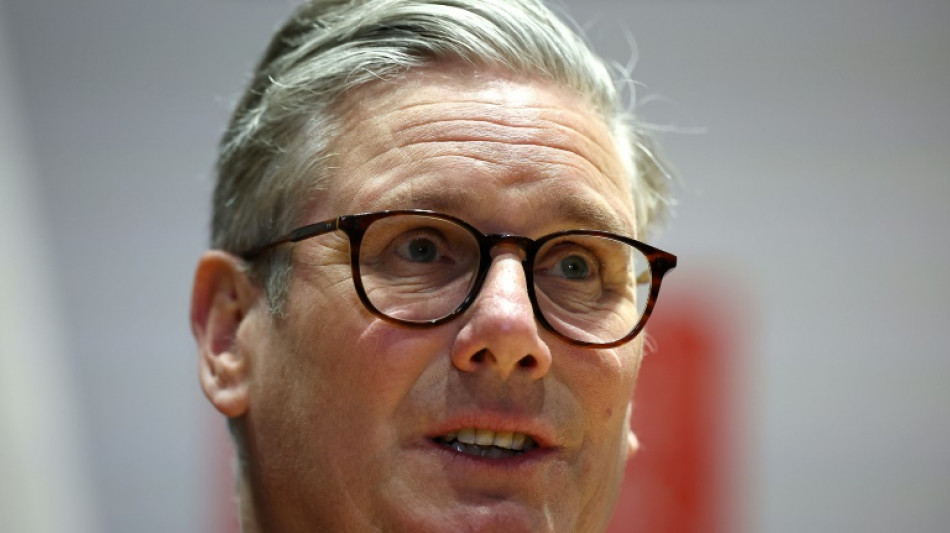 Sous pression, le gouvernement britannique d&eacute;voile un plan "radical" pour r&eacute;duire l'immigration