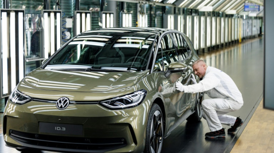 Trotz Online-Portal: Autofahrer melden Fahrzeuge &uuml;berwiegend am Schalter an