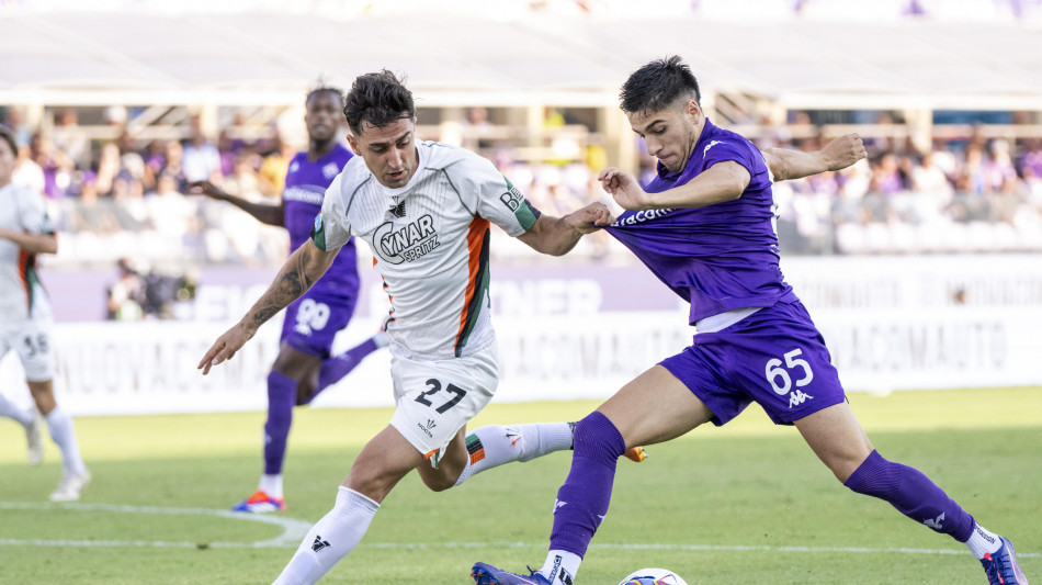 Calcio: Gonzalez alla Juve, tifosi Fiorentina contestano societ&agrave;