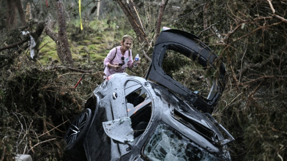 Cheias no Texas deixam mais de 90 mortos; acampamento confirma 27 vítimas