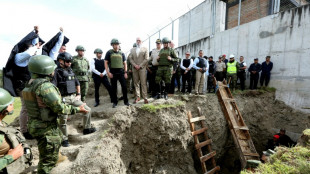 Unos militares sellan un t&uacute;nel clandestino en una peligrosa c&aacute;rcel de Ecuador