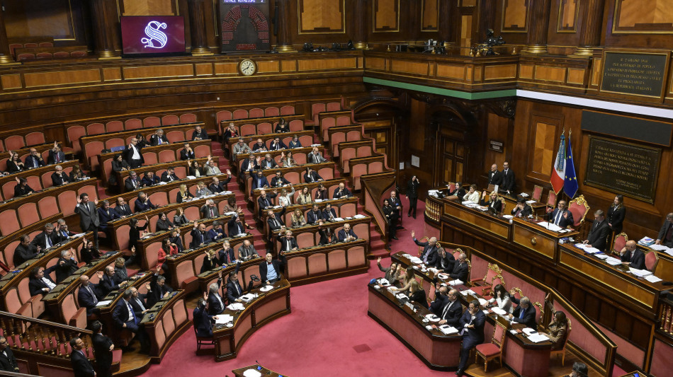 S&igrave; del Senato alla fiducia sul maxiemendamento alla manovra
