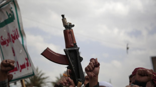 Houthi, almeno 20 morti in attacco Usa a porto di Ras Issa