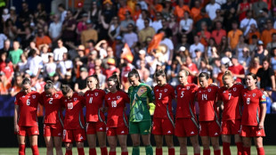 Seleção feminina do País de Gales sofre leve acidente de ônibus na Eurocopa