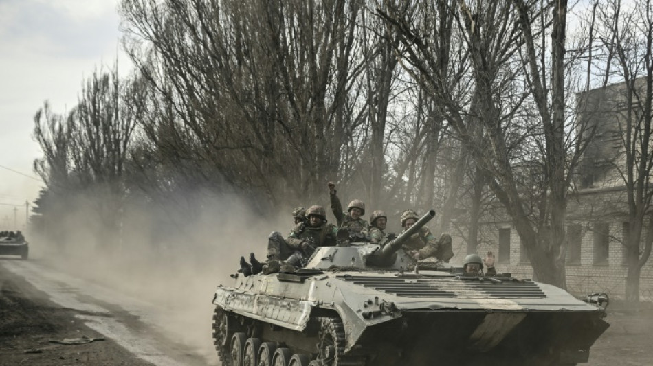 Ukraine: Zelensky pr&egrave;s du front Sud, l'arm&eacute;e annonce par erreur un retrait russe