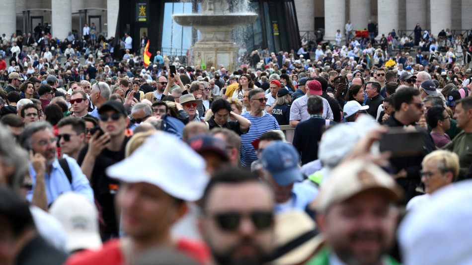 In dodicimila a San Pietro per la seconda fumata