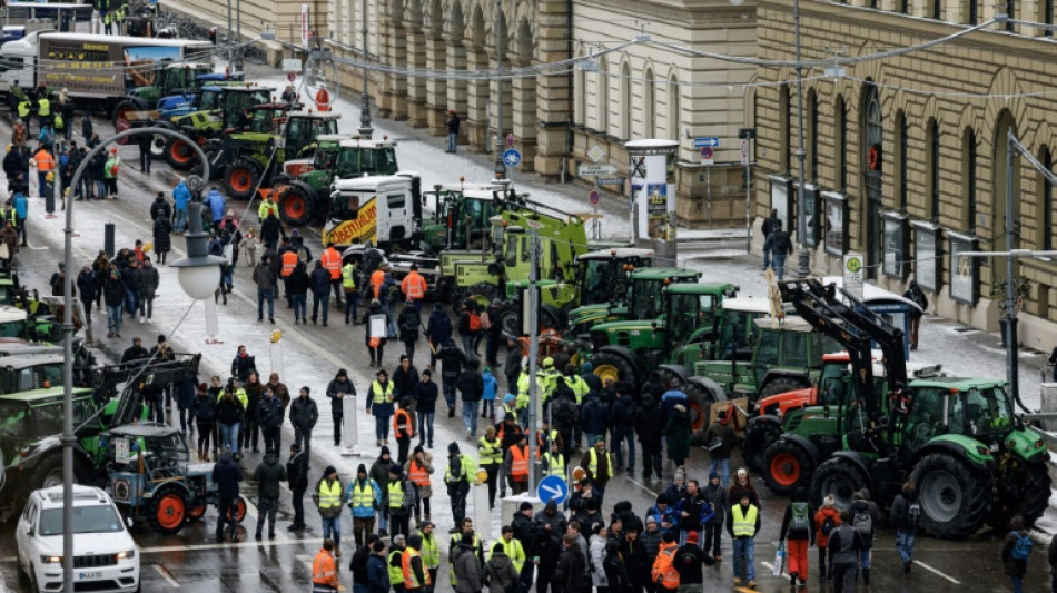 Bauern blockieren St&auml;dte bundesweit - mehr als 5000 Traktoren in M&uuml;nchen
