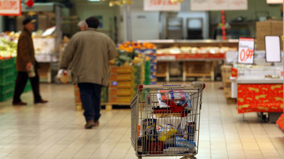 Confcommercio, indice di povert&agrave; torna ai massimi da gennaio (2)