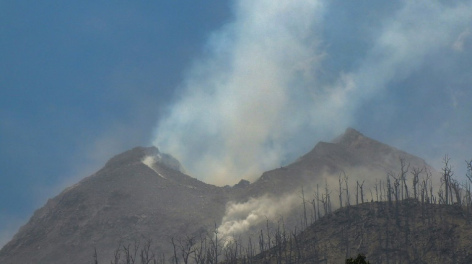 Erup&ccedil;&atilde;o de vulc&atilde;o no leste da Indon&eacute;sia deixa 10 mortos
