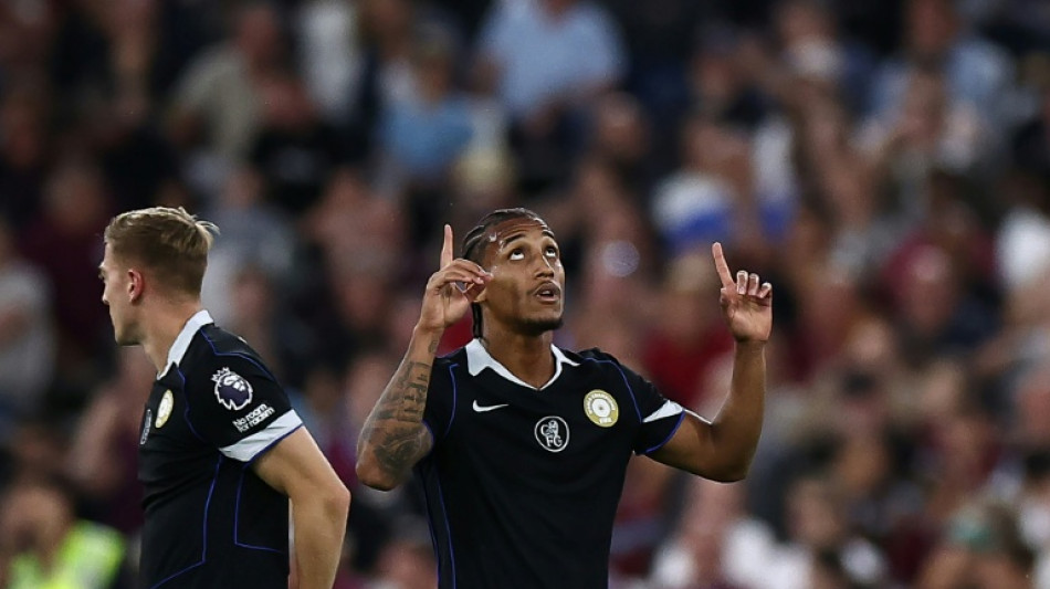 Chelsea goleia West Ham por 5 a 1 em clássico londrino