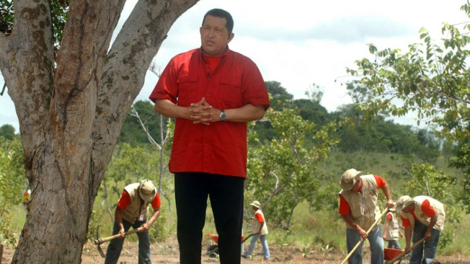 Maduro entrega 180.000 hect&aacute;reas expropiadas por Ch&aacute;vez al movimiento Sin Tierra de Brasil