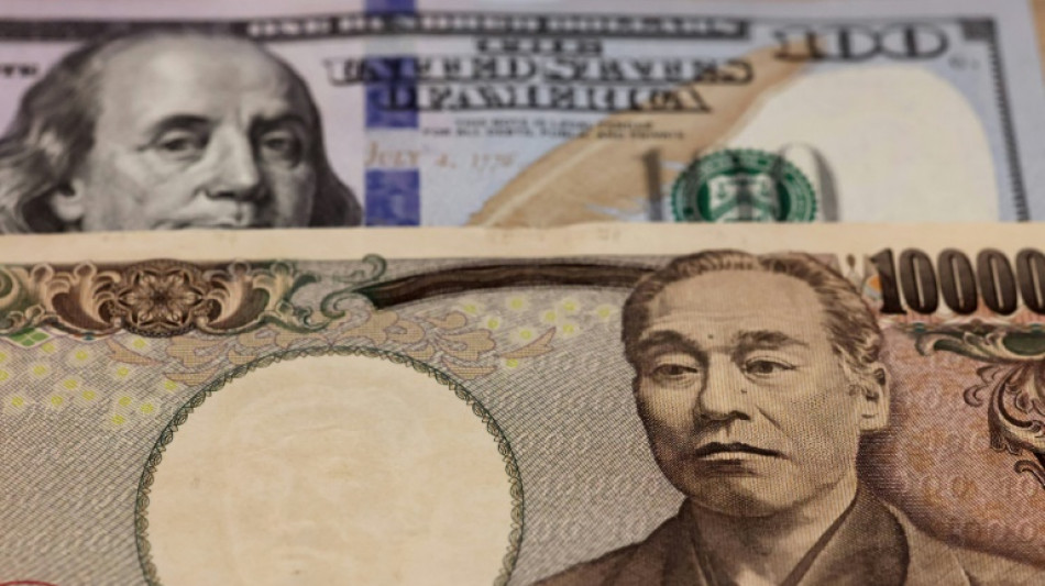 Yen hits lowest level against dollar since 1990&nbsp; 