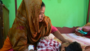 Trabajadores textiles esperan justicia 10 a&ntilde;os despu&eacute;s del derrumbe de una f&aacute;brica en Banglad&eacute;s