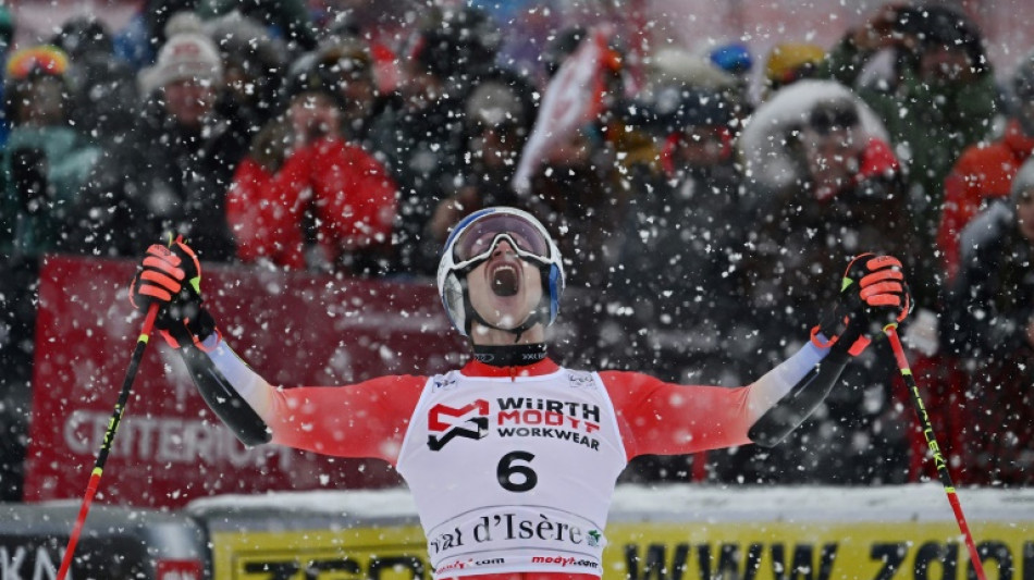 Ski: le Suisse Odermatt remporte le g&eacute;ant de Val d'Is&egrave;re