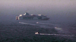 Incendio sul traghetto per Napoli, sar&agrave; trainato in porto