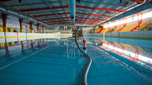 S&eacute;cheresse: &agrave; Niort, l'eau de la patinoire et des piscines arrose les plantes