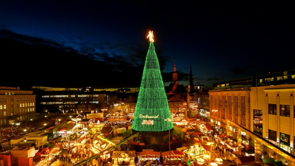 Umfrage: H&auml;lfte der Berufst&auml;tigen ist &uuml;ber die Feiertage trotz Urlaubs erreichbar