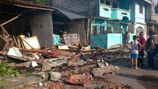 Vinte feridos e edifícios destruídos por terremoto no Equador 