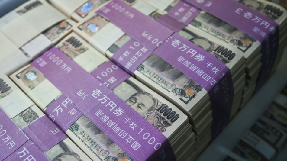 Oil prices sink on Middle East hopes, yen extends gains after joint intervention