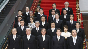 Governo japon&ecirc;s admite que alterou foto 'desalinhada' do gabinete