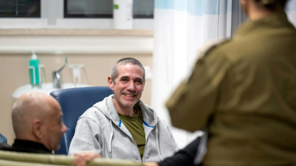 'L&aacute;grimas, abra&ccedil;os e poucas palavras' em Israel ap&oacute;s liberta&ccedil;&atilde;o de ref&eacute;ns argentinos