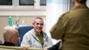 'L&aacute;grimas, abra&ccedil;os e poucas palavras' em Israel ap&oacute;s liberta&ccedil;&atilde;o de ref&eacute;ns argentinos