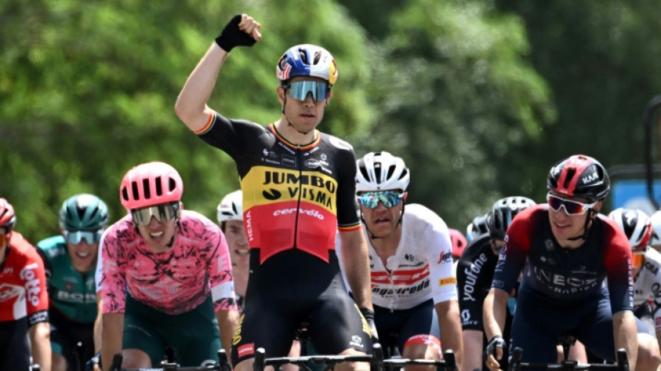 Dauphin&eacute;: van Aert s'impose d'entr&eacute;e