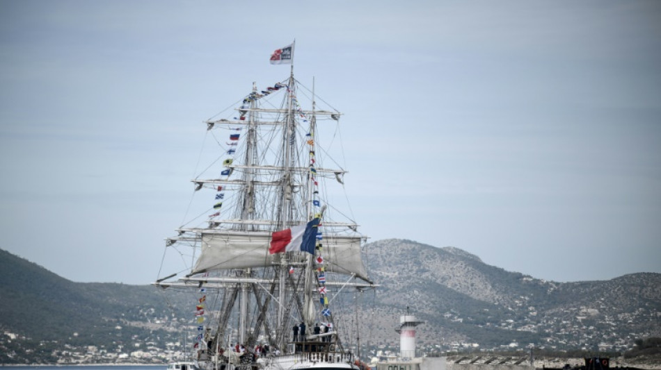 Gr&egrave;ce: le voilier Belem met le cap sur la France avec la flamme olympique &agrave; bord