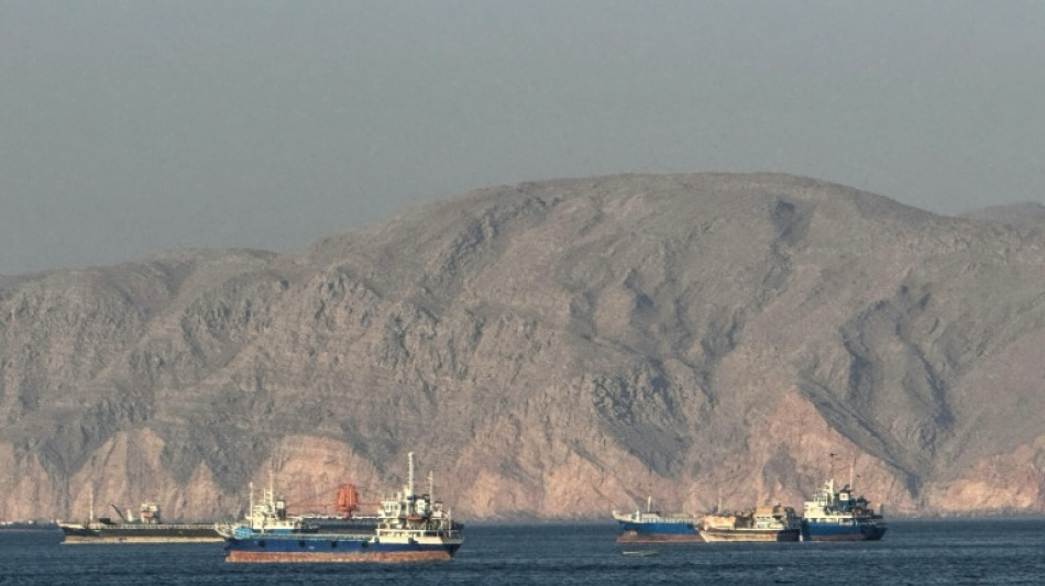 Oil turns lower, stocks gain on hopes of Hormuz opening