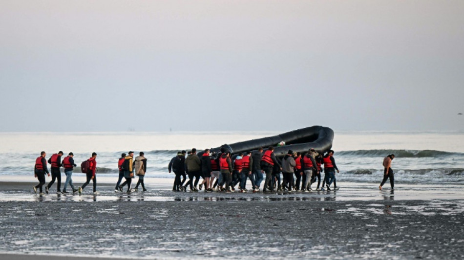 Casi 1.300 migrantes cruzan el canal de la Mancha el lunes, un r&eacute;cord en 24 horas, seg&uacute;n el gobierno brit&aacute;nico