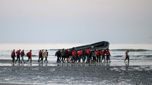 Casi 1.300 migrantes cruzan el canal de la Mancha el lunes, un r&eacute;cord en 24 horas, seg&uacute;n el gobierno brit&aacute;nico