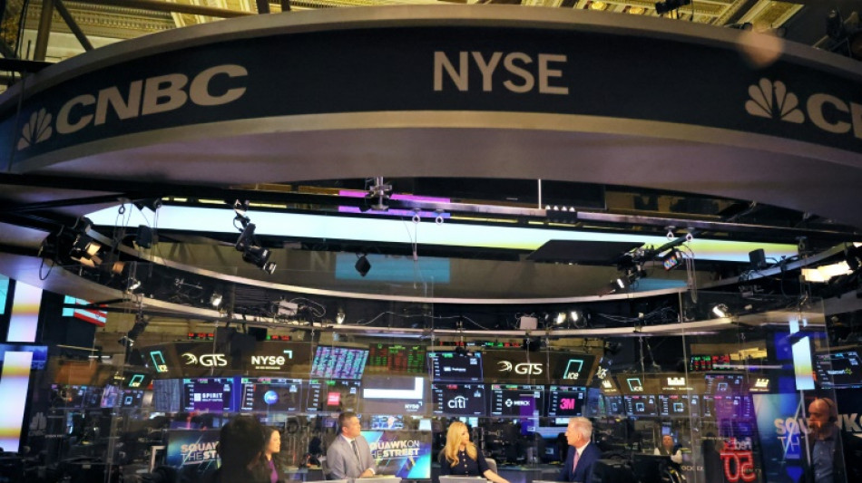 Wall Street commence la semaine en l&eacute;g&egrave;re baisse