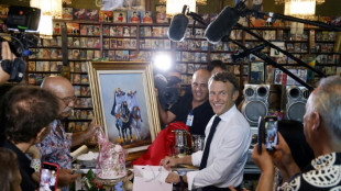 Macron ach&egrave;ve sa visite en Alg&eacute;rie avec un partenariat "renouvel&eacute;"