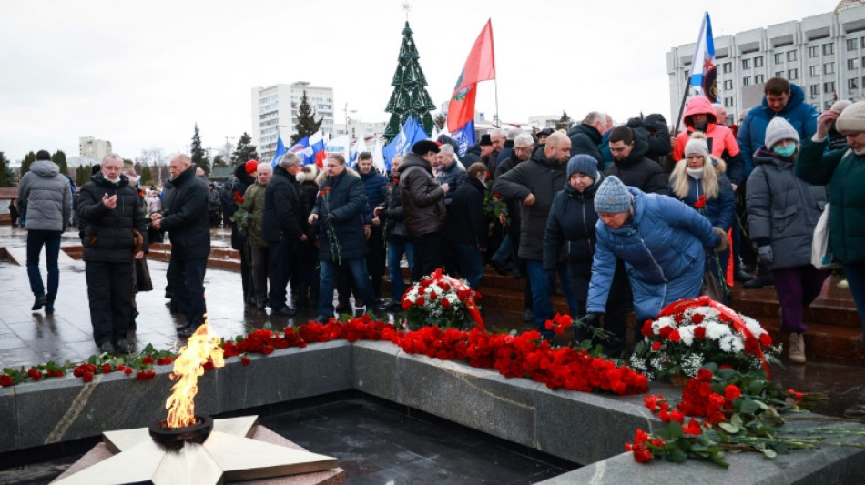 Russen gedenken der im ostukrainischen Makijiwka getöteten Soldaten