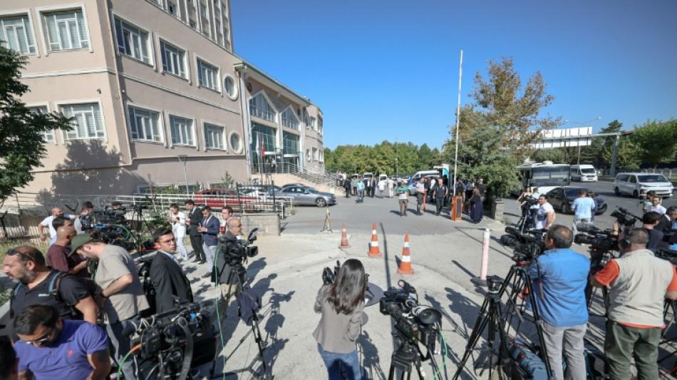 Gerichtsverhandlung gegen CHP in der T&uuml;rkei begonnen: Parteichef droht Absetzung