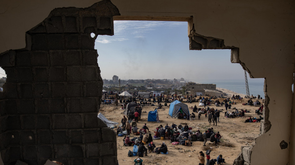 Media, raid israeliano a Nuseirat, 11 morti, un bambino